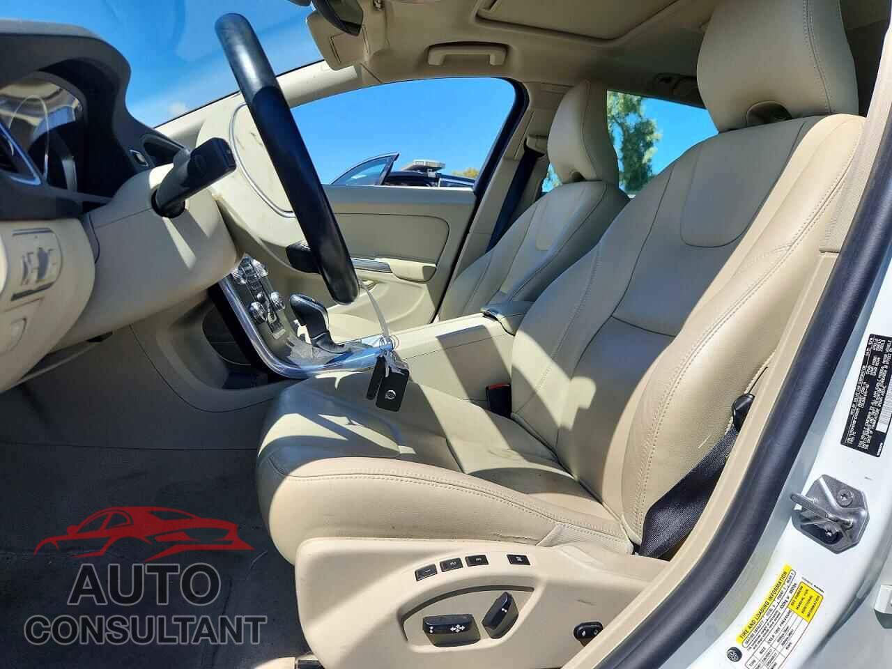 VOLVO V60 2015 - YV140MEM9F1240925