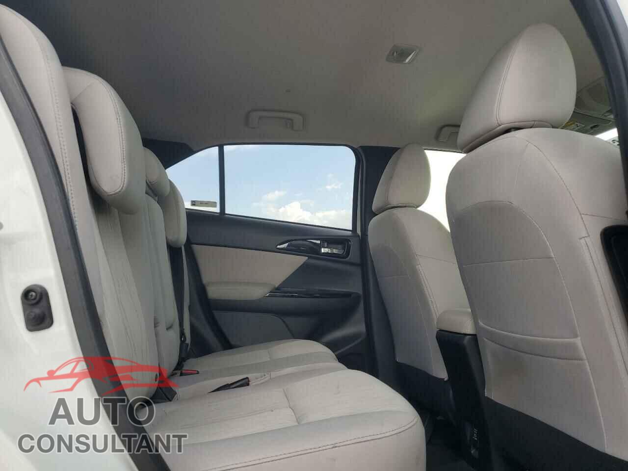 MITSUBISHI ECLIPSE 2018 - JA4AT5AA5JZ038024