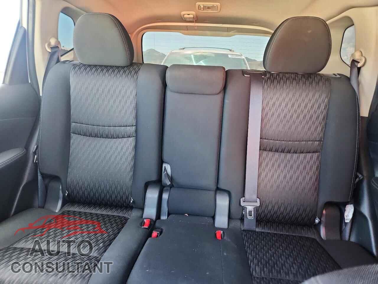 NISSAN ROGUE 2017 - KNMAT2MT3HP515721