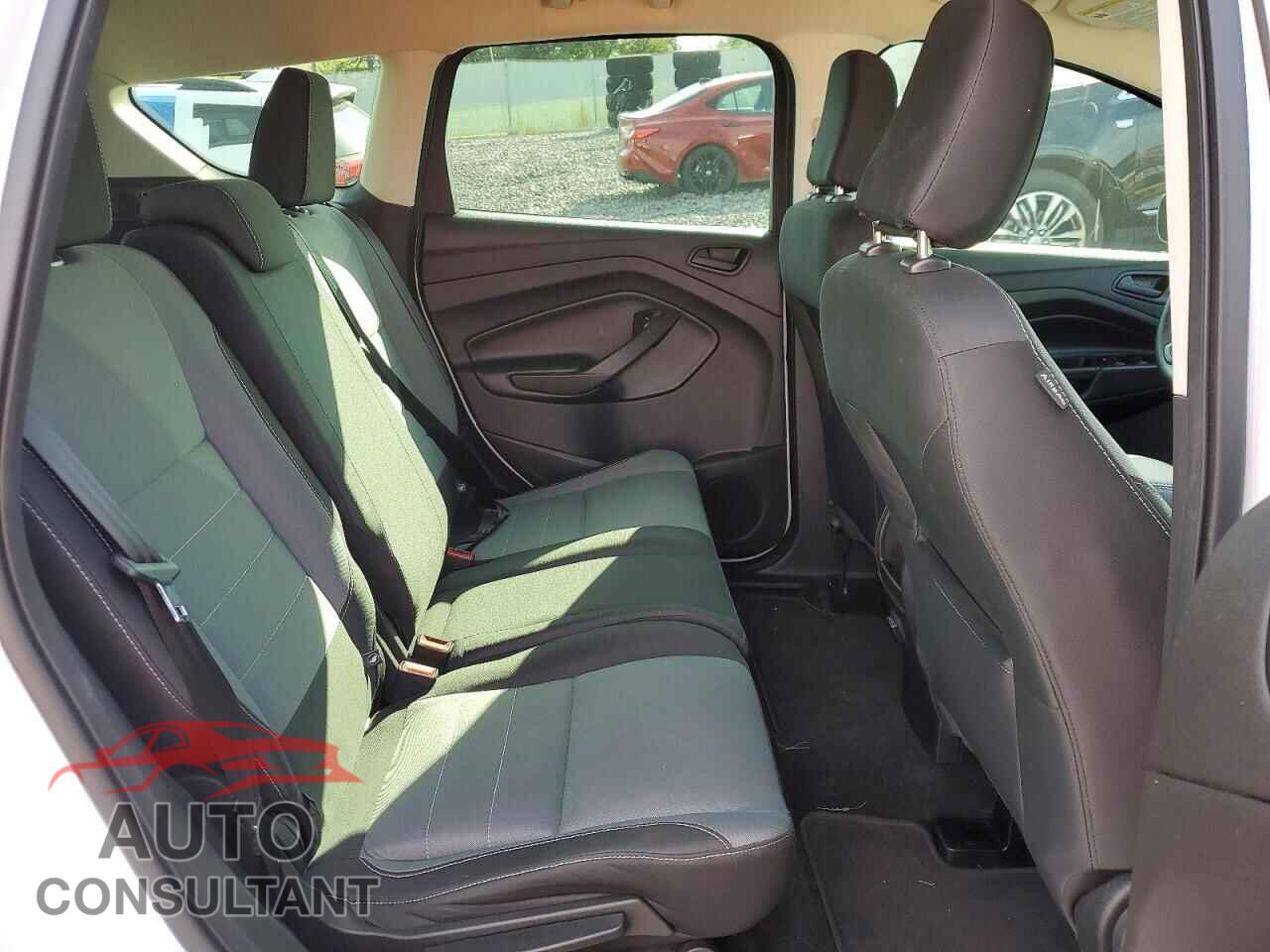 FORD ESCAPE 2018 - 1FMCU0F71JUA24237