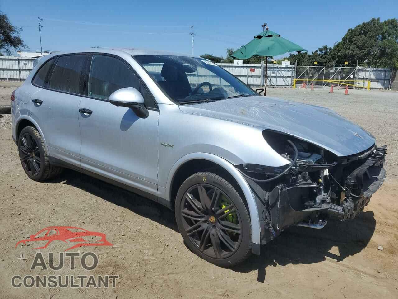 PORSCHE CAYENNE 2018 - WP1AE2A28JLA72452