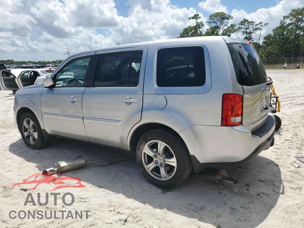 HONDA PILOT 2015 - 5FNYF3H51FB019251