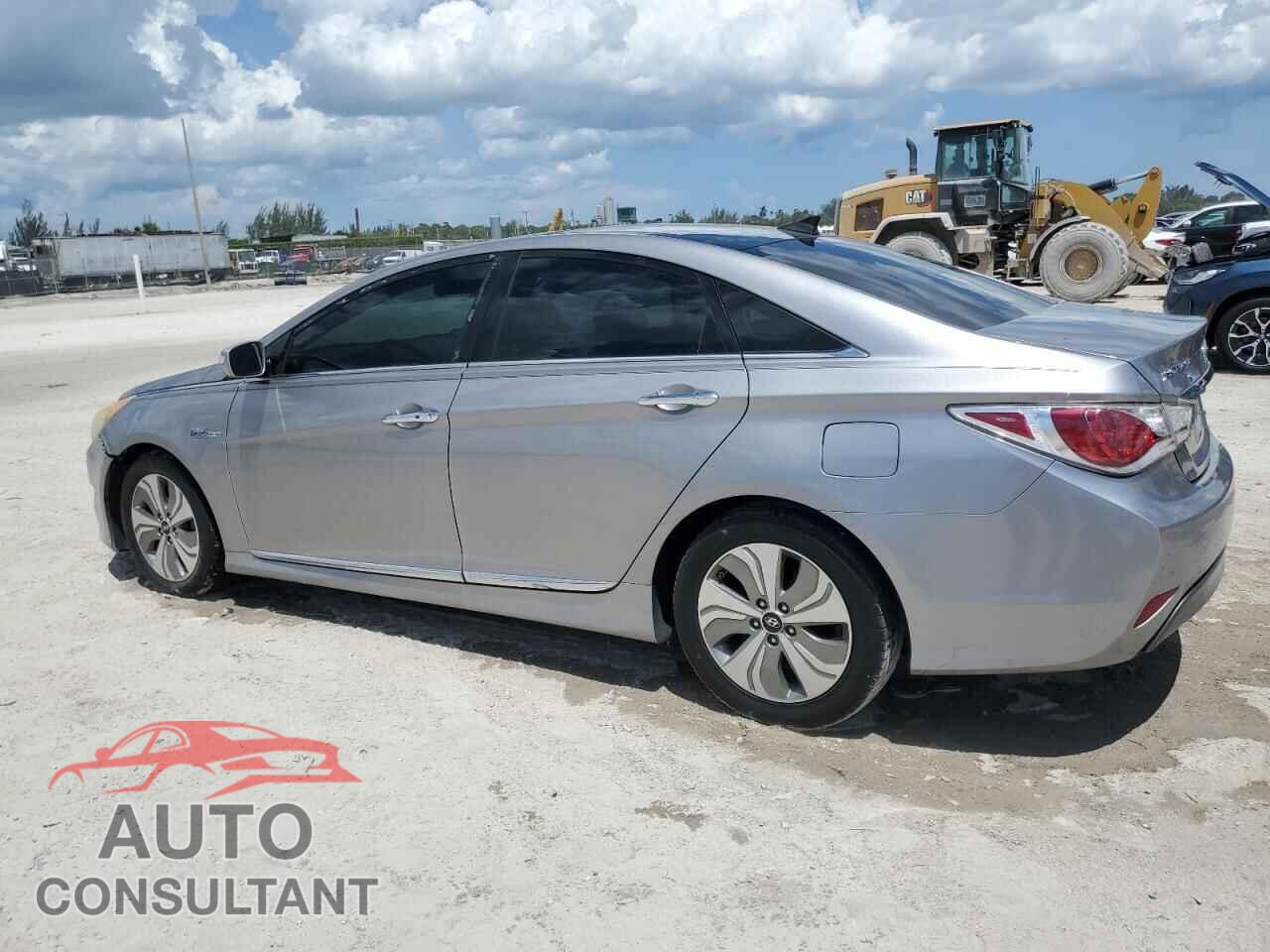 HYUNDAI SONATA 2013 - KMHEC4A44DA067556