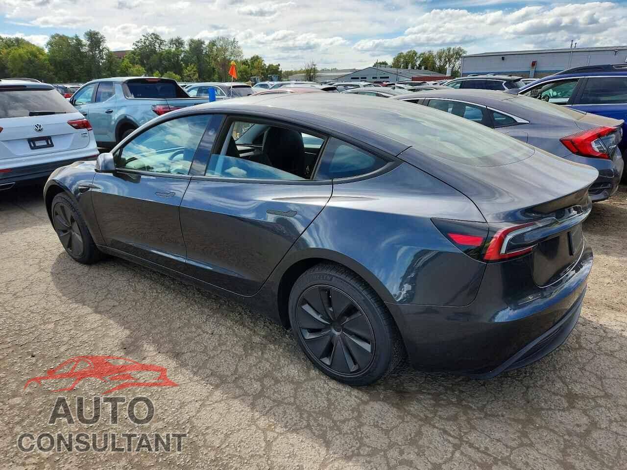 TESLA MODEL 3 2025 - 5YJ3E1EA5SF881837