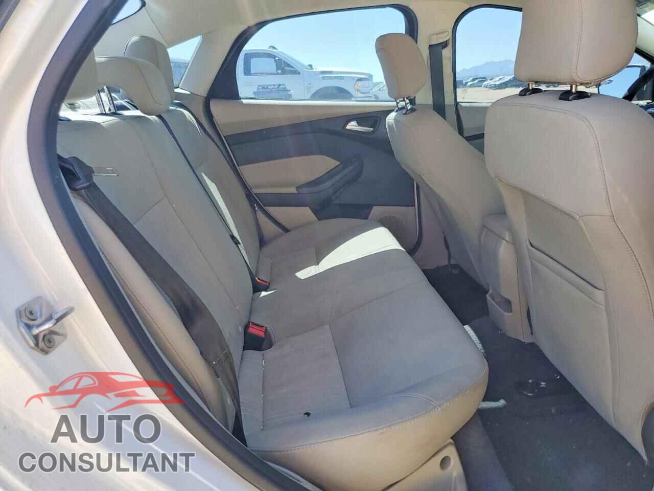 FORD FOCUS 2018 - 1FADP3FE3JL304284