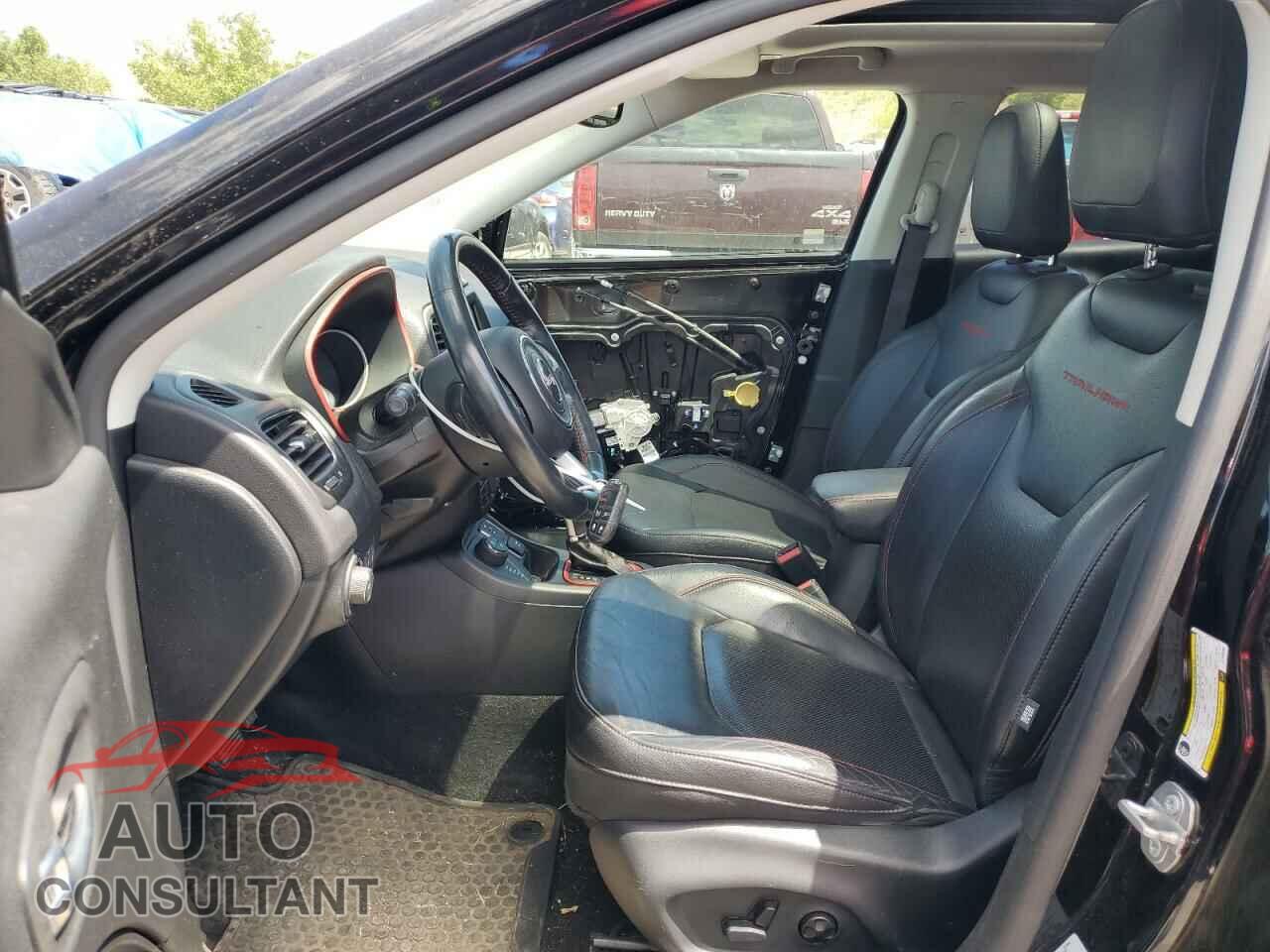 JEEP COMPASS 2018 - 3C4NJDDB2JT130338