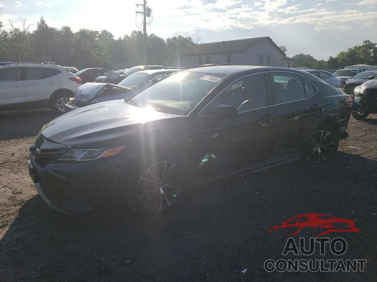 TOYOTA CAMRY 2018 - 4T1B11HK3JU578746