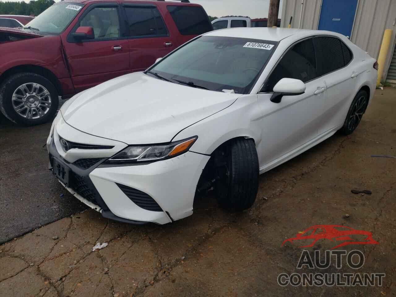 TOYOTA CAMRY 2018 - 4T1B11HK3JU148778