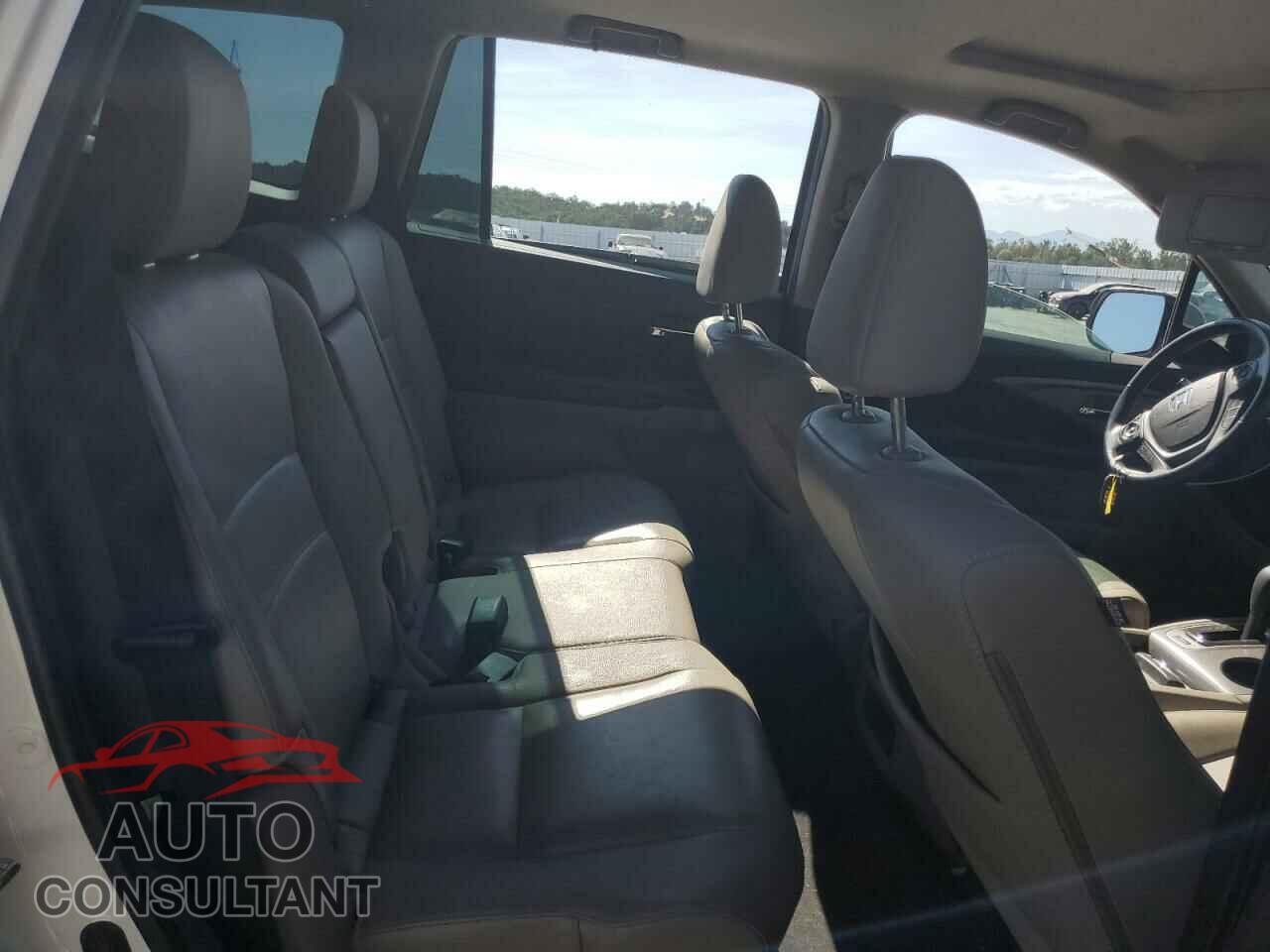 HONDA PILOT 2018 - 5FNYF6H51JB015548
