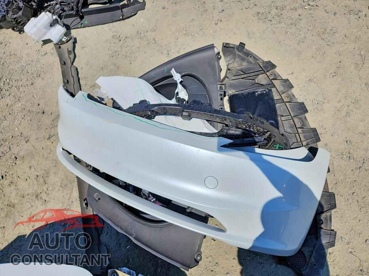 TESLA MODEL 3 2024 - 5YJ3E1EA4RF747850