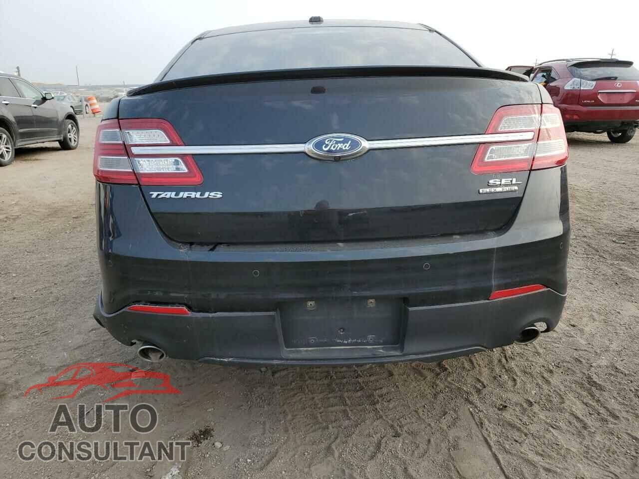 FORD TAURUS 2018 - 1FAHP2E85JG112123