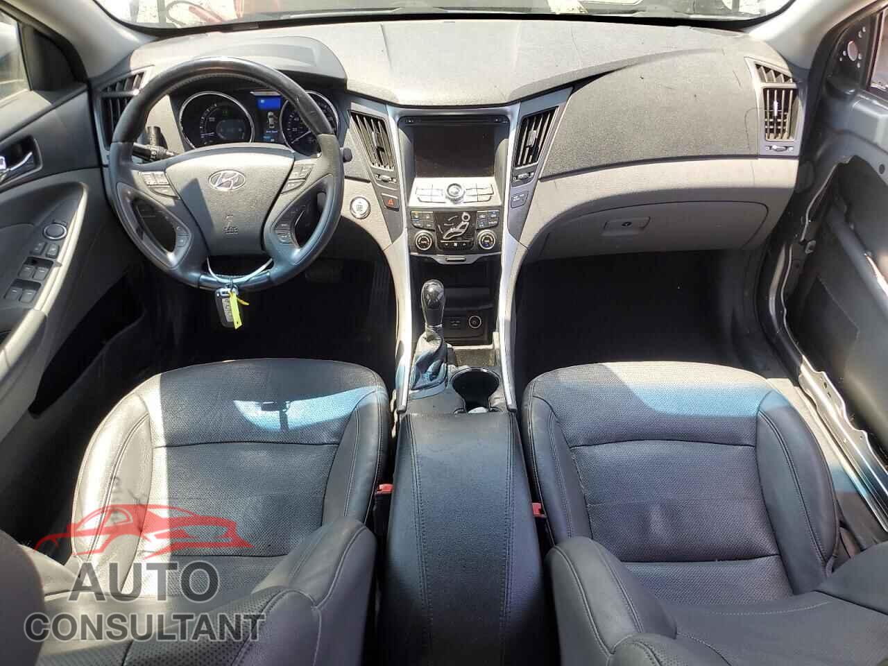 HYUNDAI SONATA 2012 - KMHEC4A47CA031083