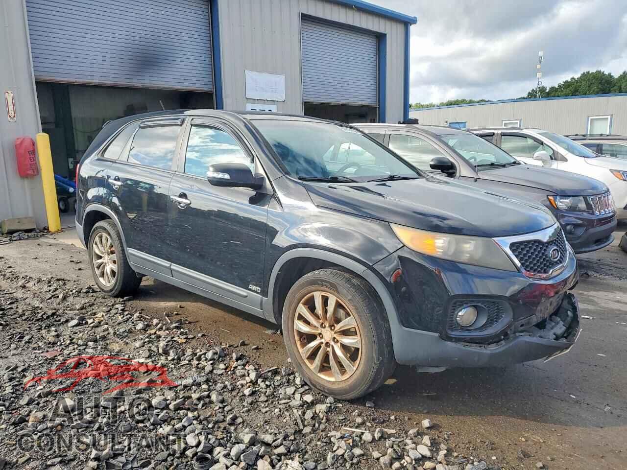 KIA SORENTO 2011 - 5XYKUDA12BG030609