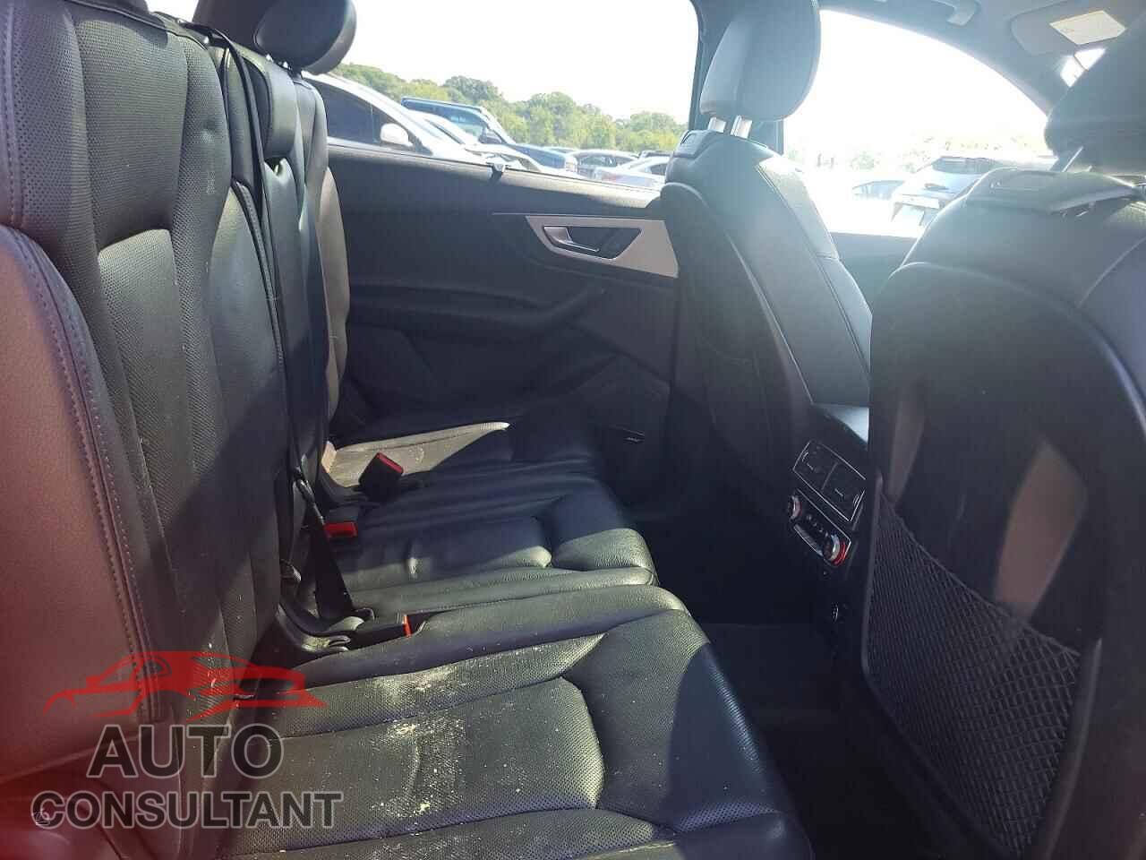 AUDI Q7 2018 - WA1LHAF76JD044802