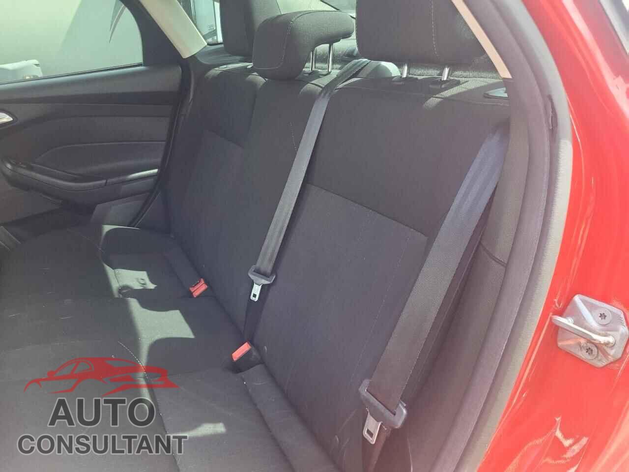 FORD FOCUS 2017 - 1FADP3F28HL334865