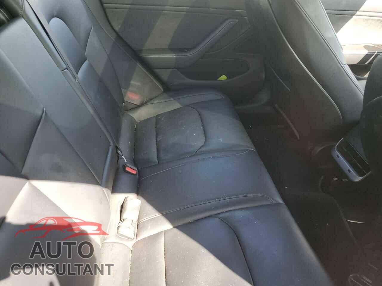 TESLA MODEL 3 2018 - 5YJ3E1EA1JF015390