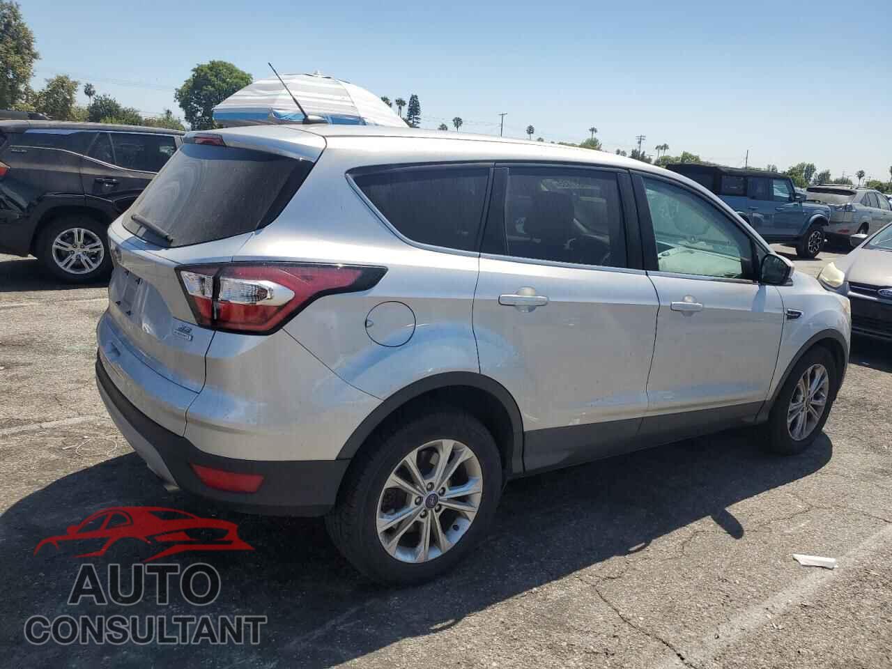 FORD ESCAPE 2017 - 1FMCU0GD7HUC11223