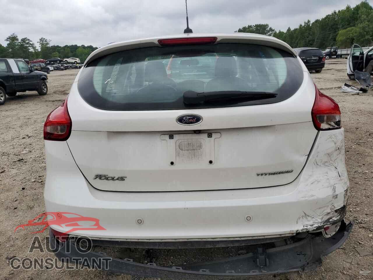 FORD FOCUS 2018 - 1FADP3N27JL290820