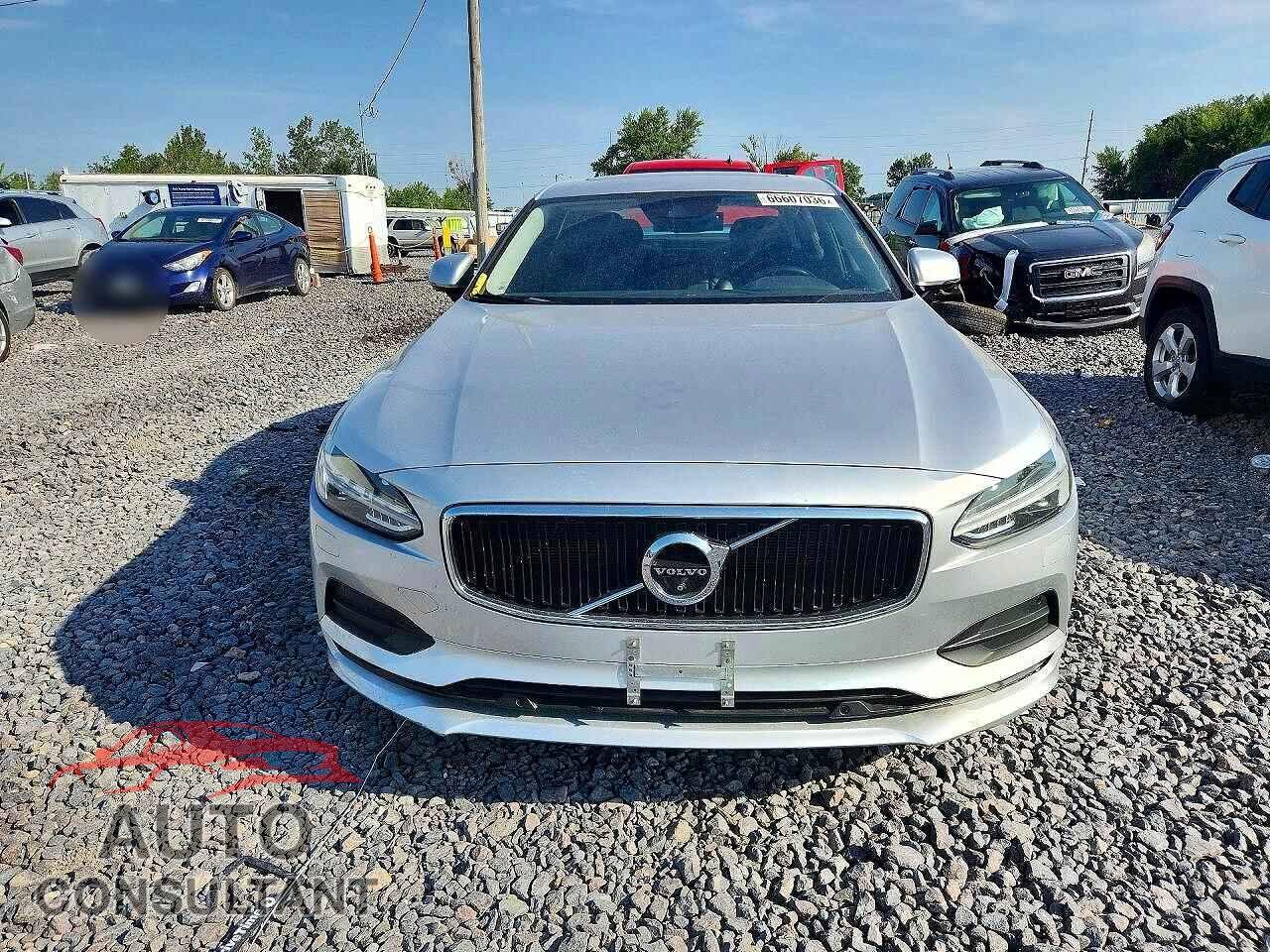 VOLVO S90 2018 - LVY982MK2JP015155