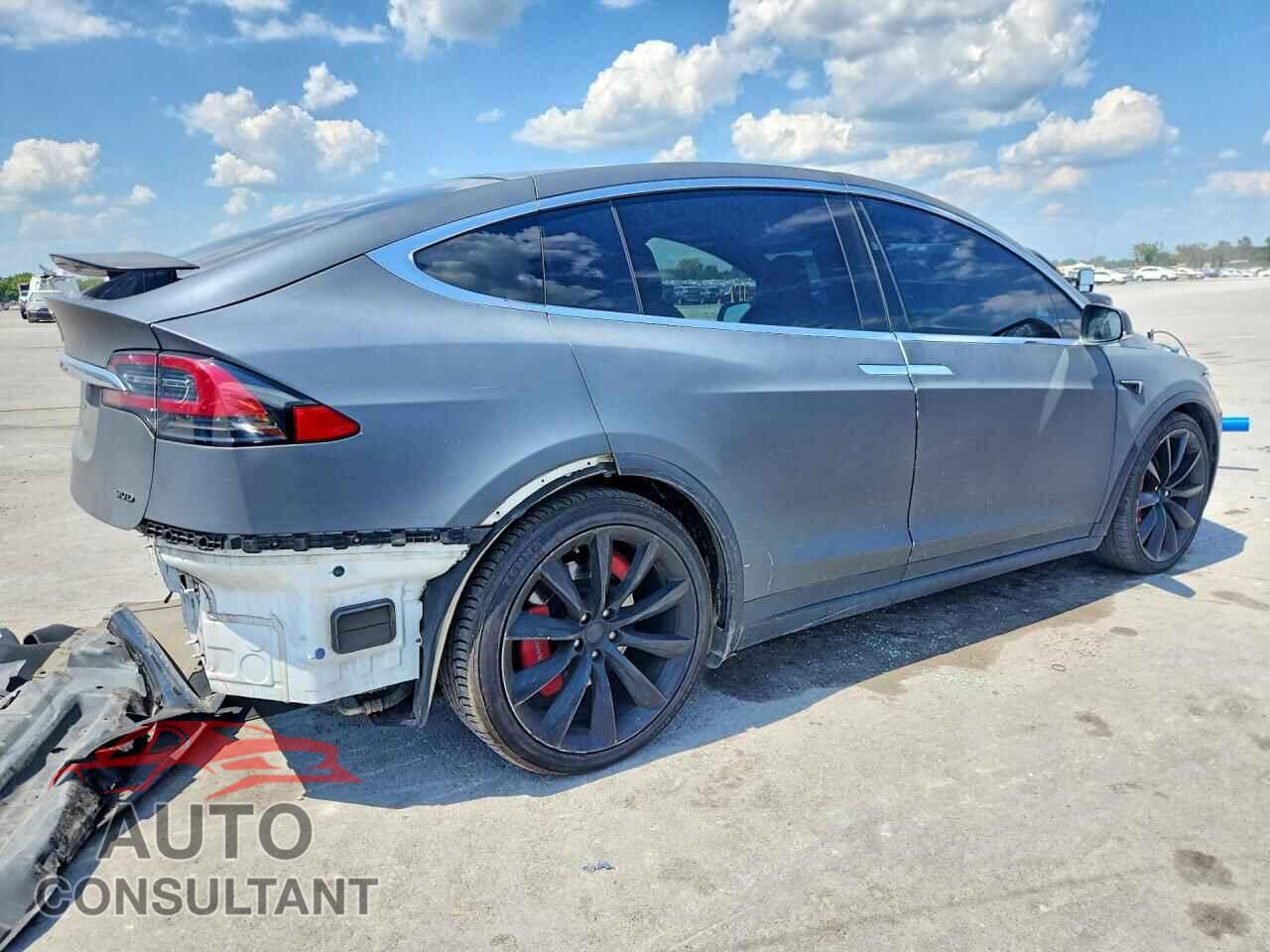 TESLA MODEL X 2017 - 5YJXCBE24HF044673