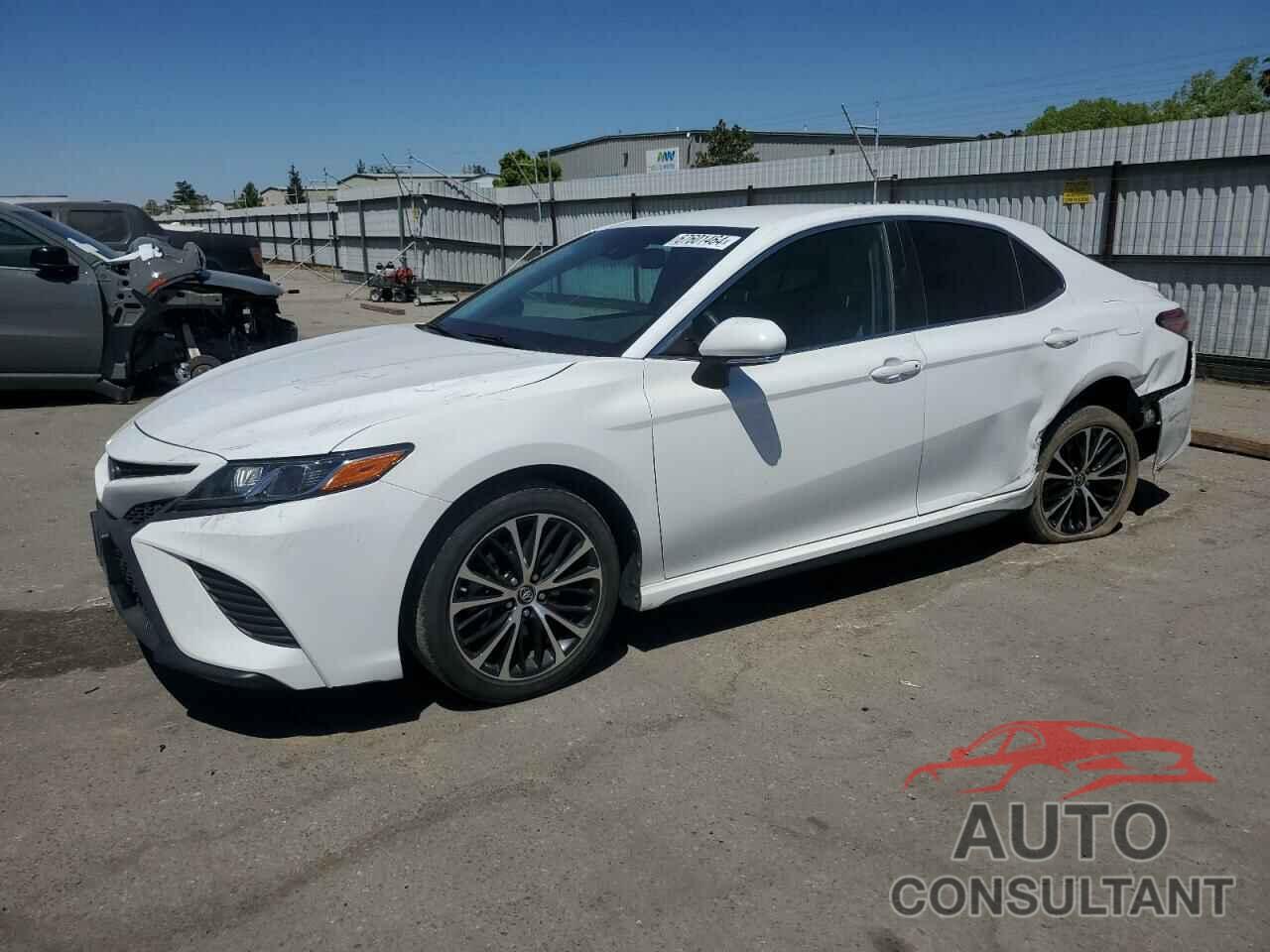 TOYOTA CAMRY 2018 - 4T1B11HK8JU605715