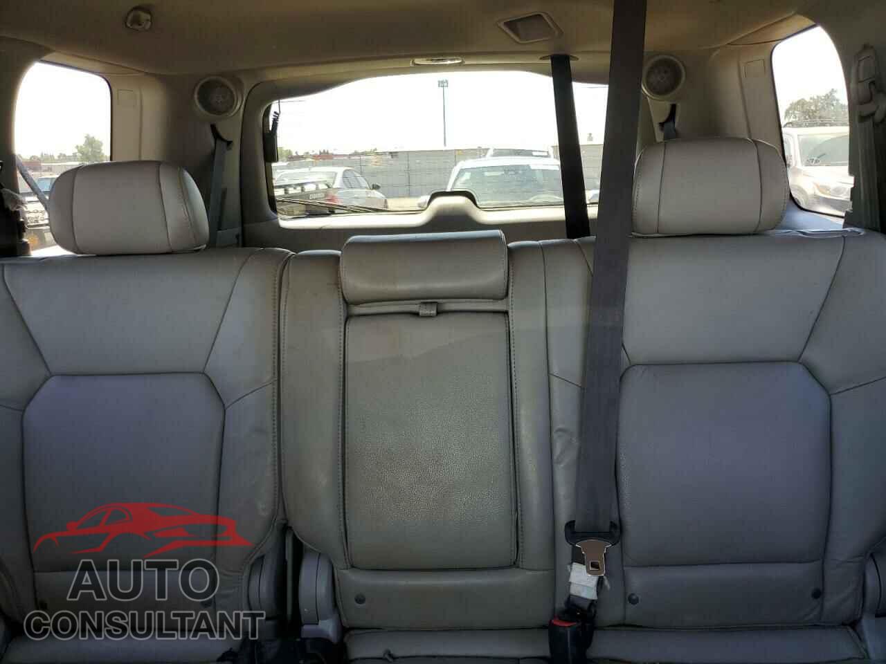 HONDA PILOT 2011 - 5FNYF3H61BB008849