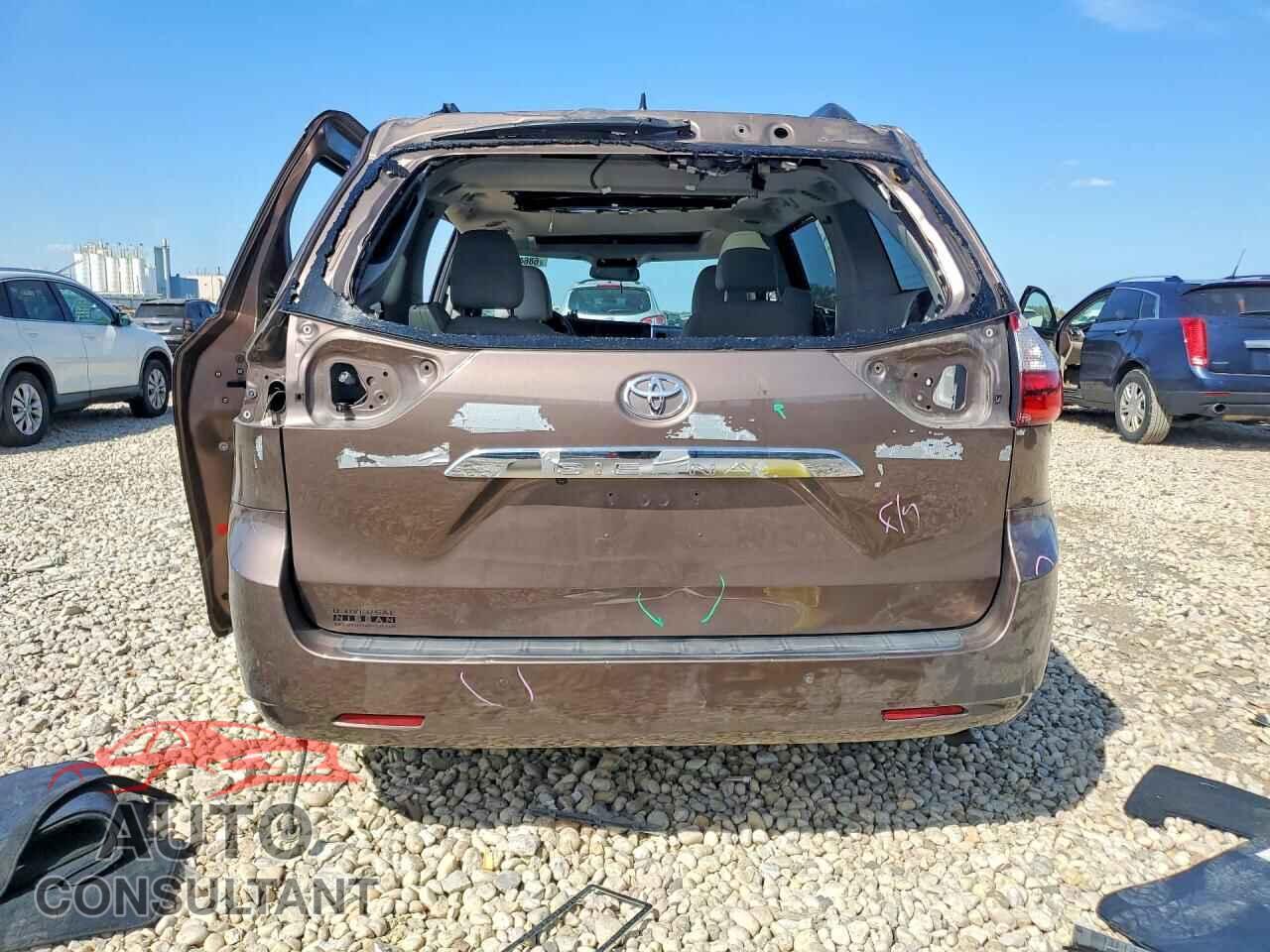 TOYOTA SIENNA 2018 - 5TDYZ3DC2JS938580