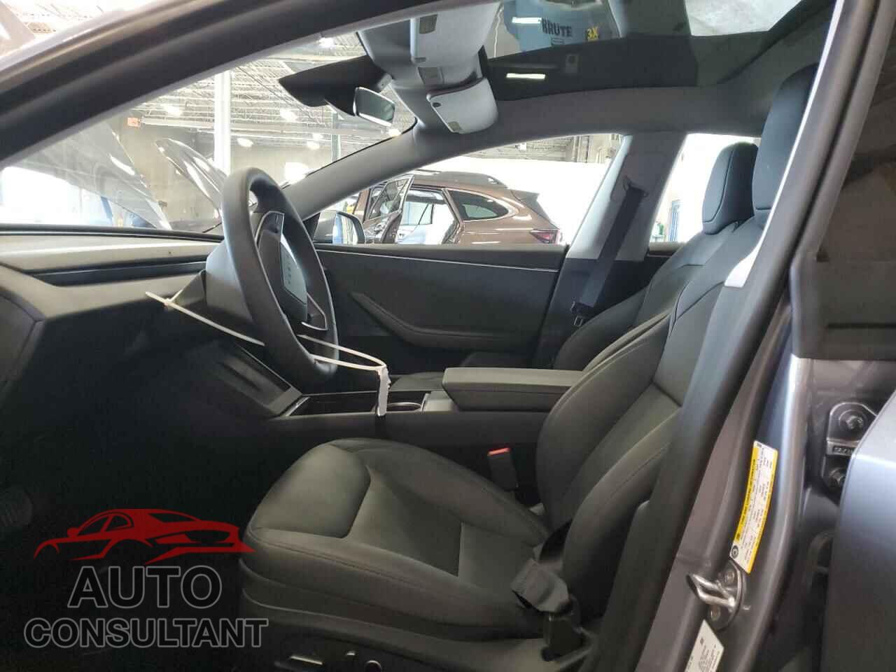 TESLA MODEL 3 2025 - 5YJ3E1EB3SF020598