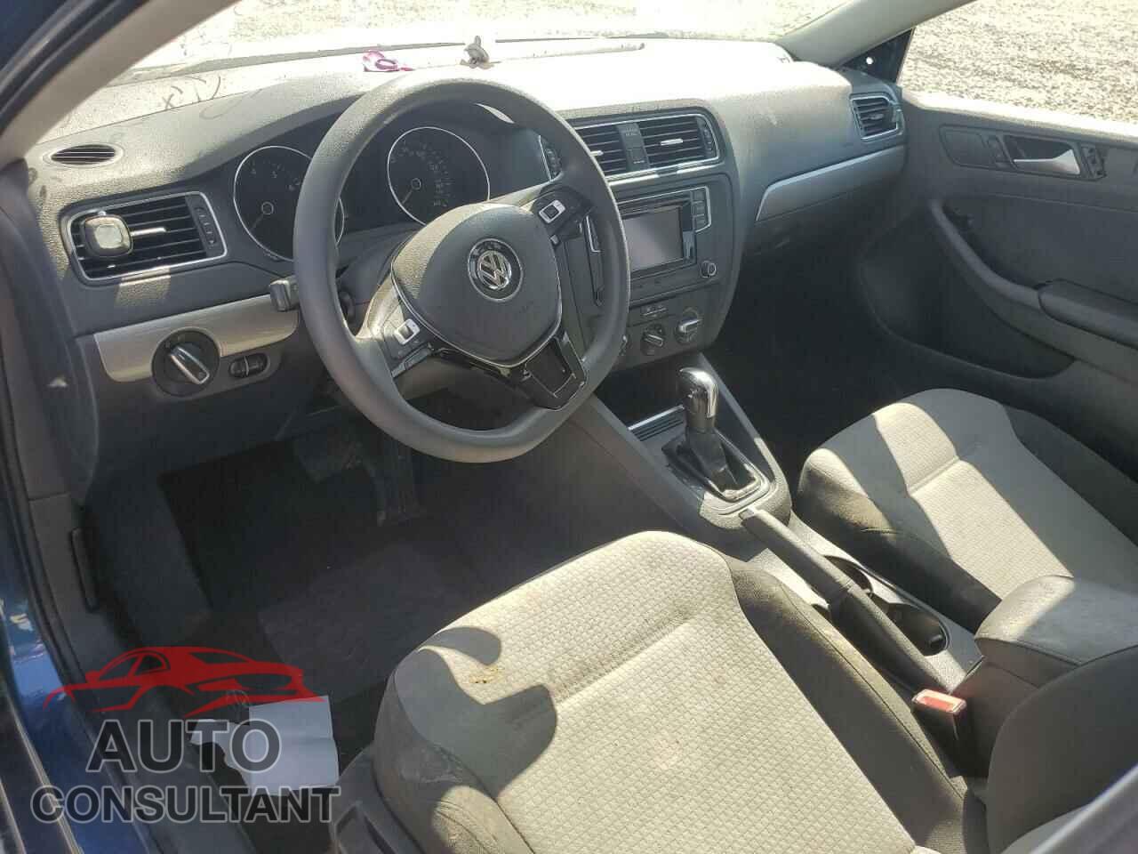 VOLKSWAGEN JETTA 2017 - 3VW2B7AJ5HM412570