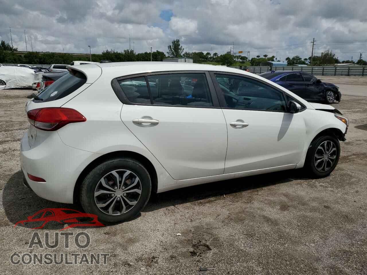 KIA FORTE 2018 - KNAFK5A83J5772970