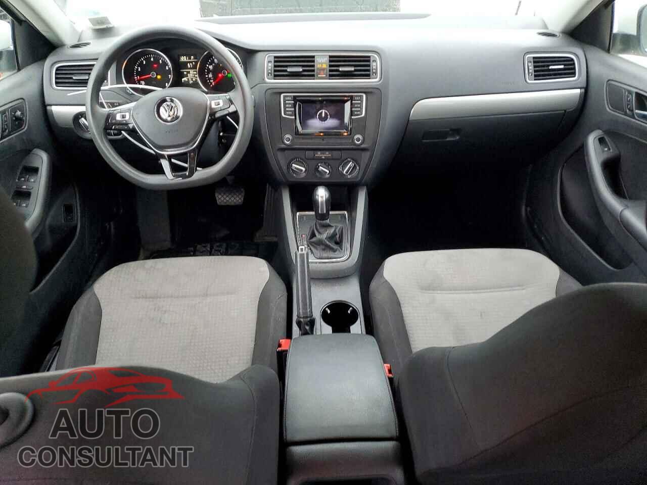 VOLKSWAGEN JETTA 2017 - 3VW2B7AJ6HM378140