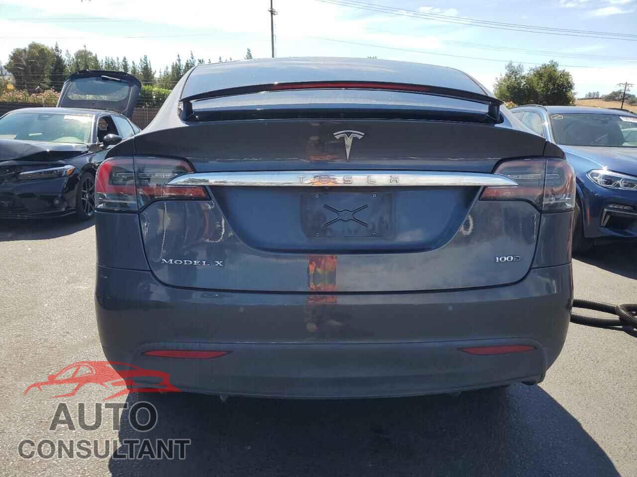 TESLA MODEL X 2018 - 5YJXCBE21JF136877