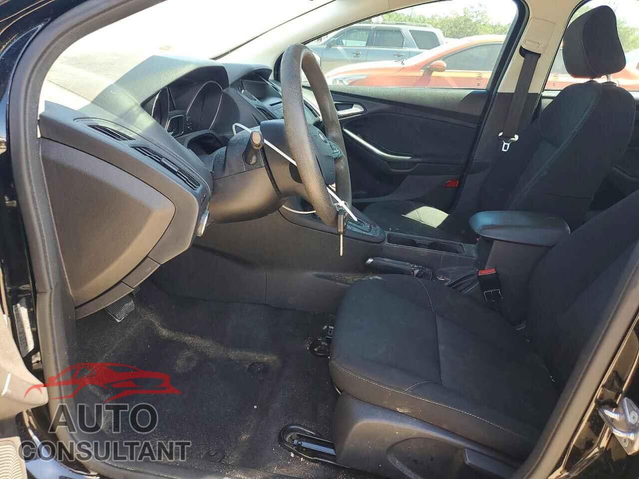 FORD FOCUS 2017 - 1FADP3F21HL227835