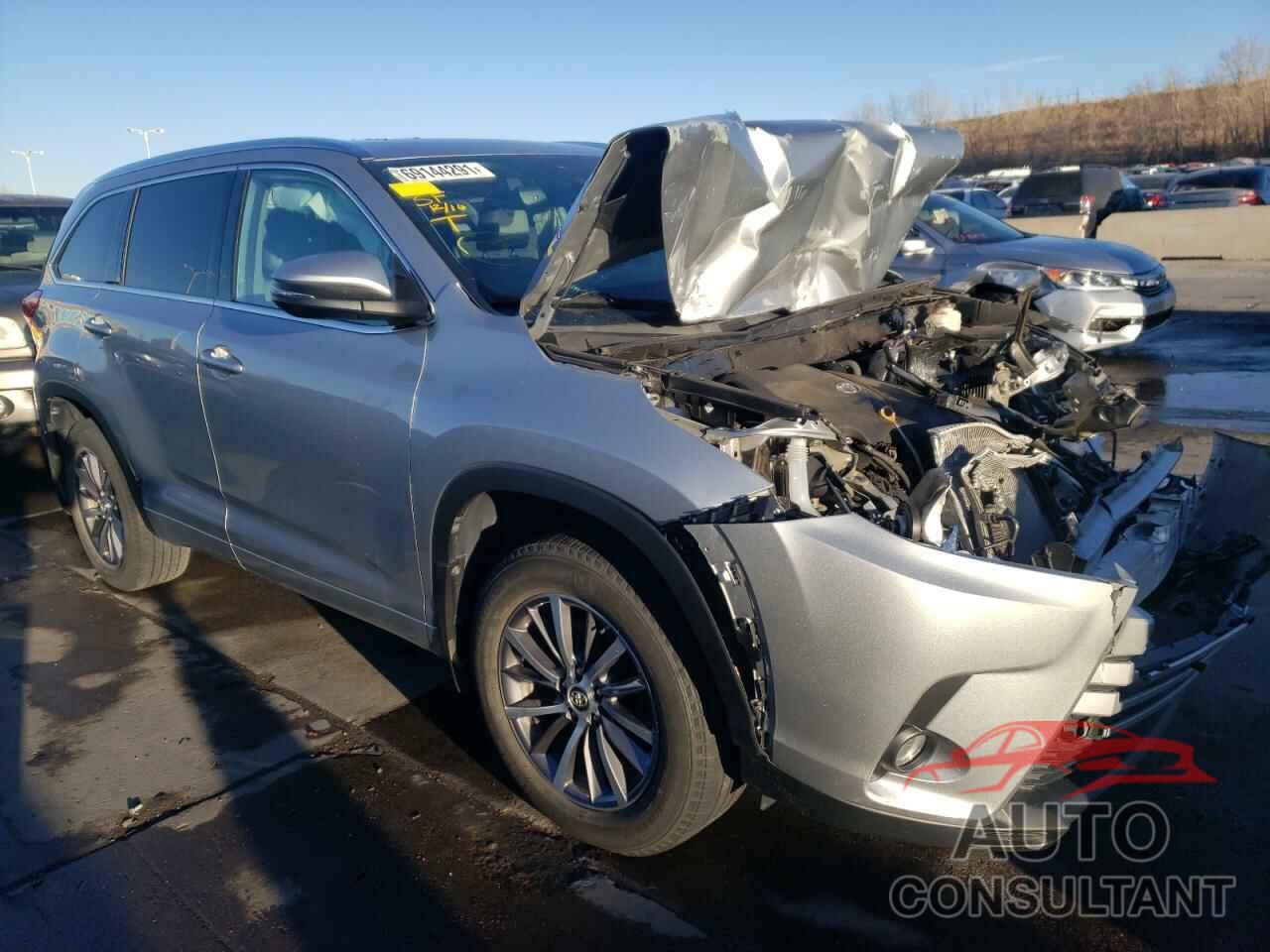 TOYOTA HIGHLANDER 2018 - 5TDJZRFH0JS842489