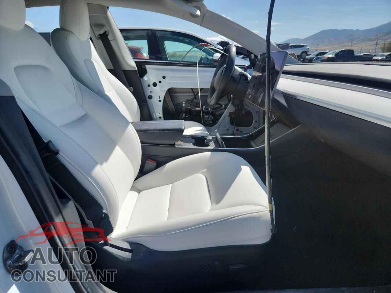TESLA MODEL 3 2020 - 5YJ3E1EB2LF808323