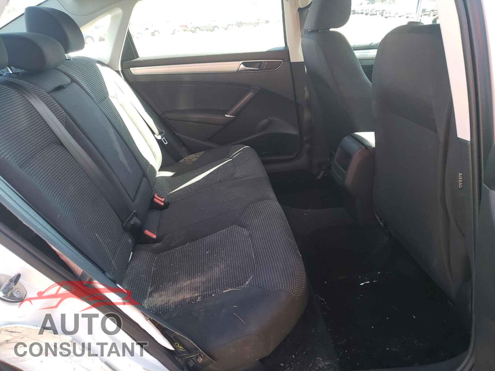 VOLKSWAGEN PASSAT 2017 - 1VWAT7A39HC048827