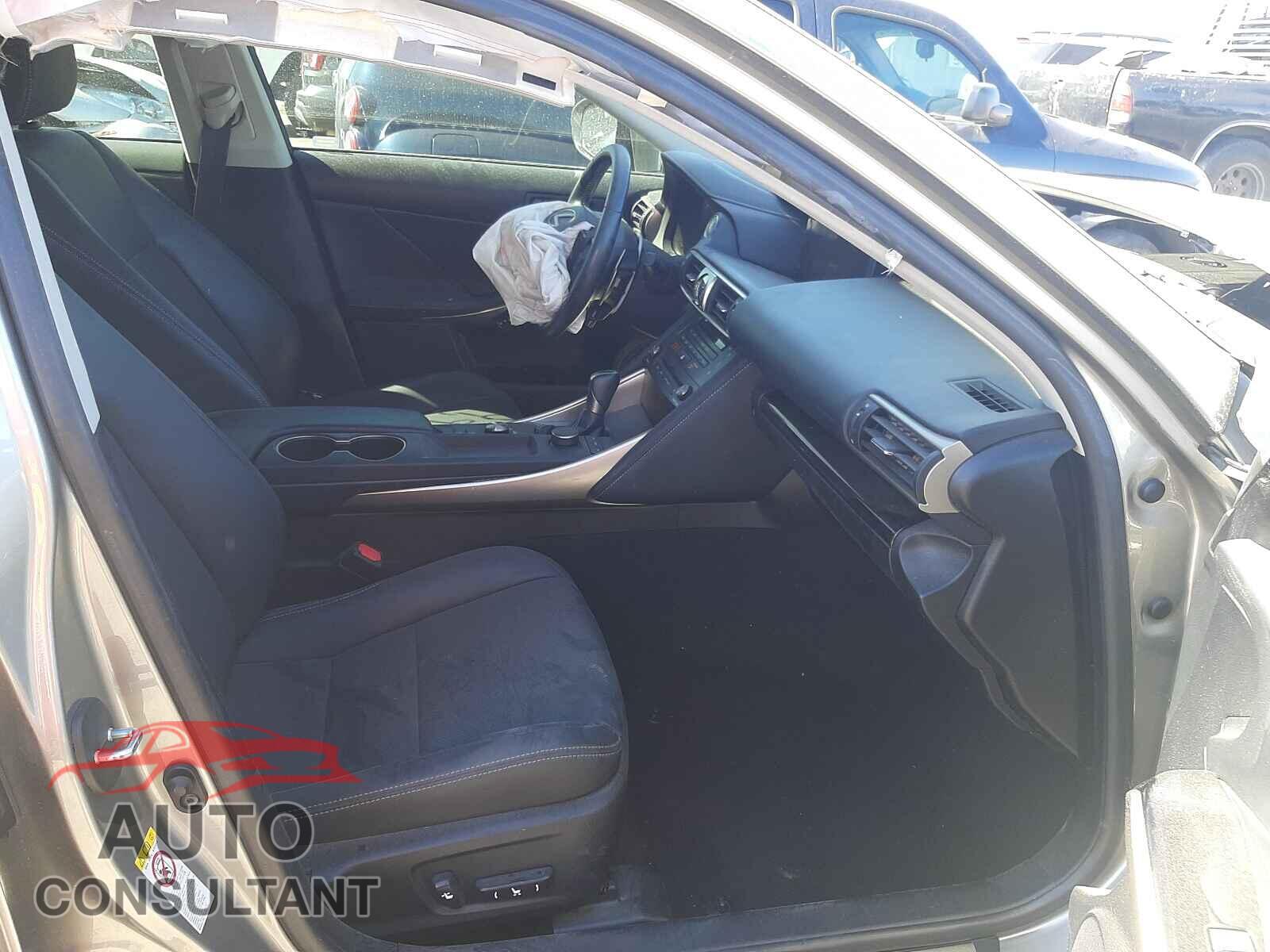 LEXUS IS 2017 - JTHBA1D22H5052136