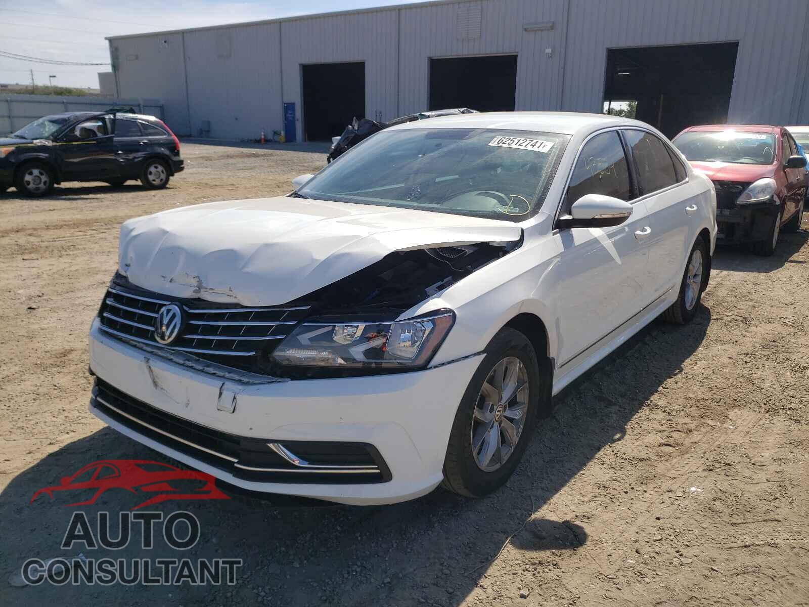 VOLKSWAGEN PASSAT 2017 - 1VWAT7A32HC034011