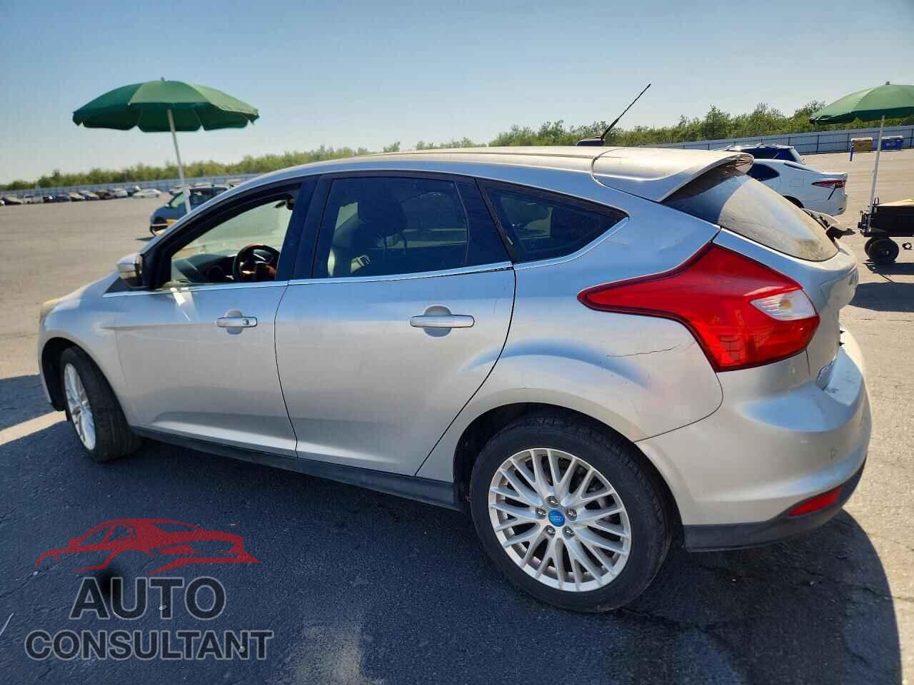 FORD FOCUS 2012 - 1FAHP3M27CL105381