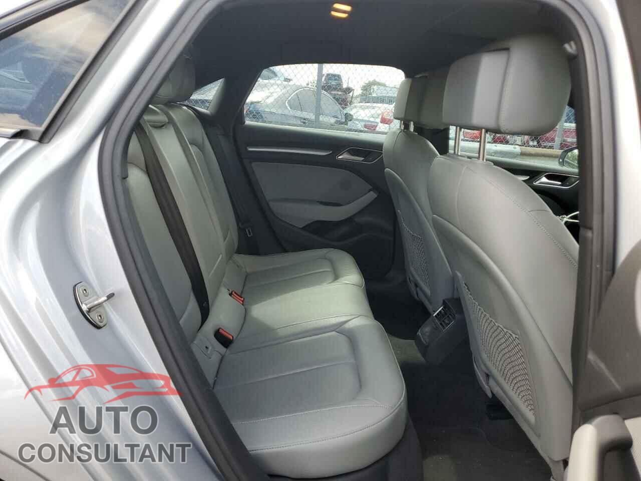 AUDI A3 2019 - WAUAUGFF0KA089706
