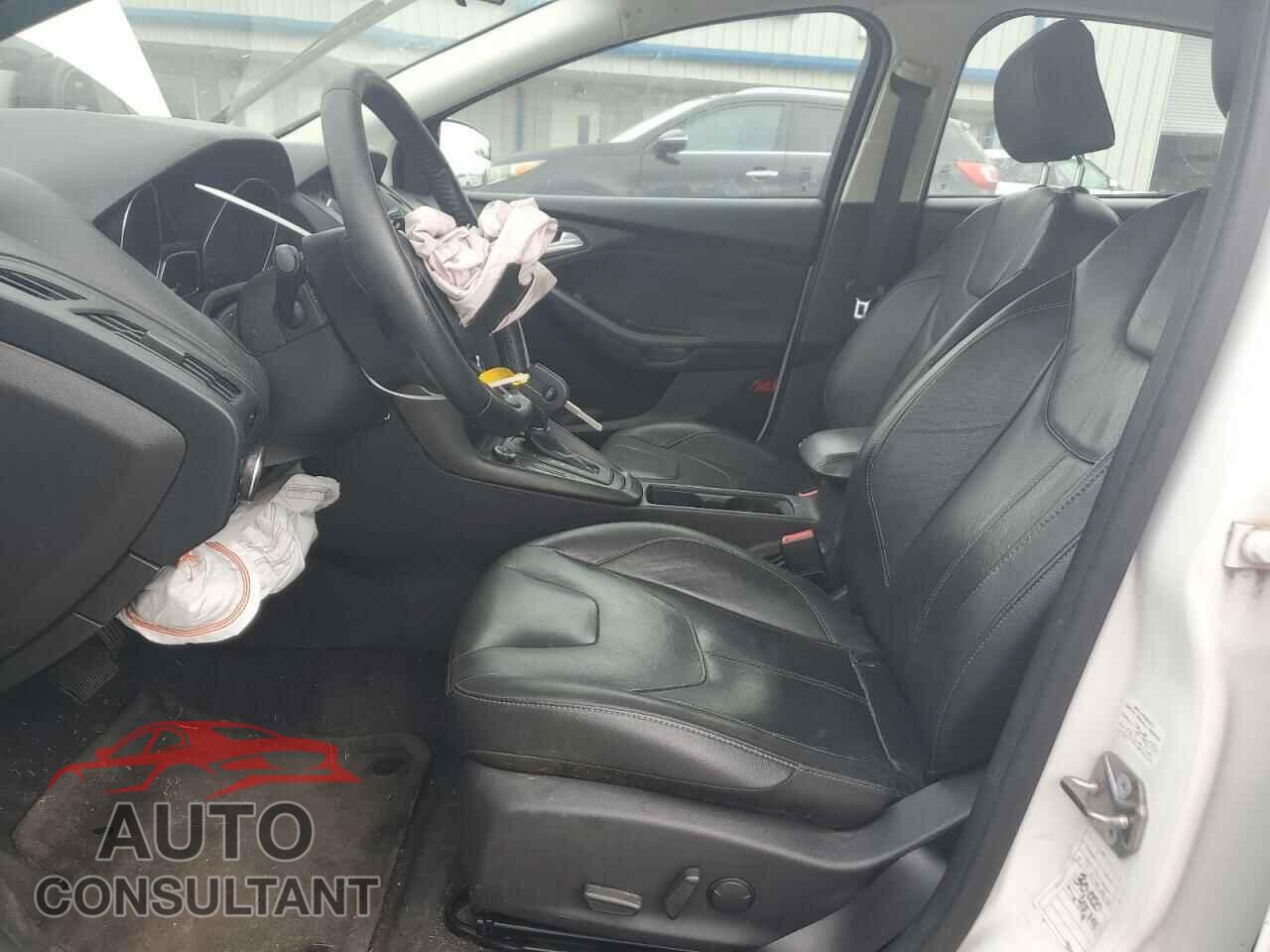 FORD FOCUS 2015 - 1FADP3K29FL318483