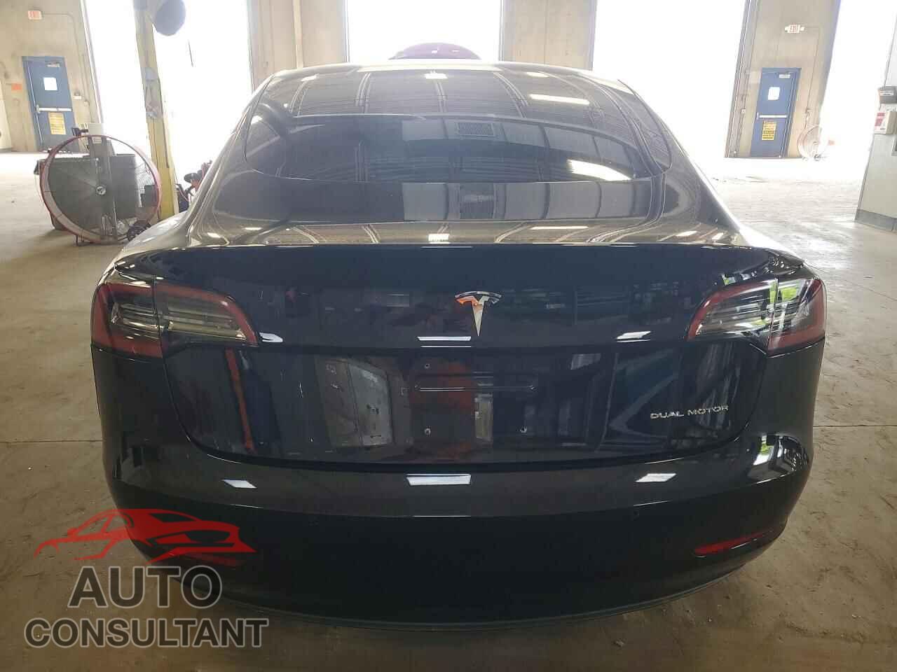 TESLA MODEL 3 2018 - 5YJ3E1EB7JF077157