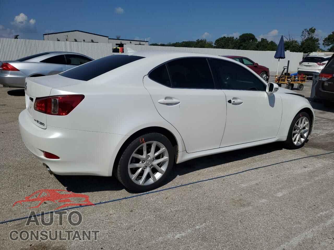 LEXUS IS 2011 - JTHCF5C27B5045575