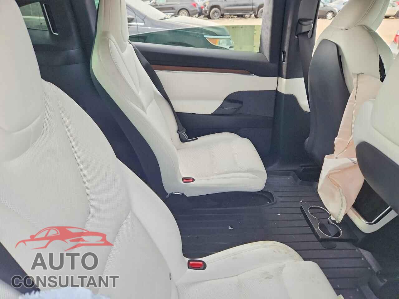 TESLA MODEL X 2023 - 7SAXCBE55PF376178