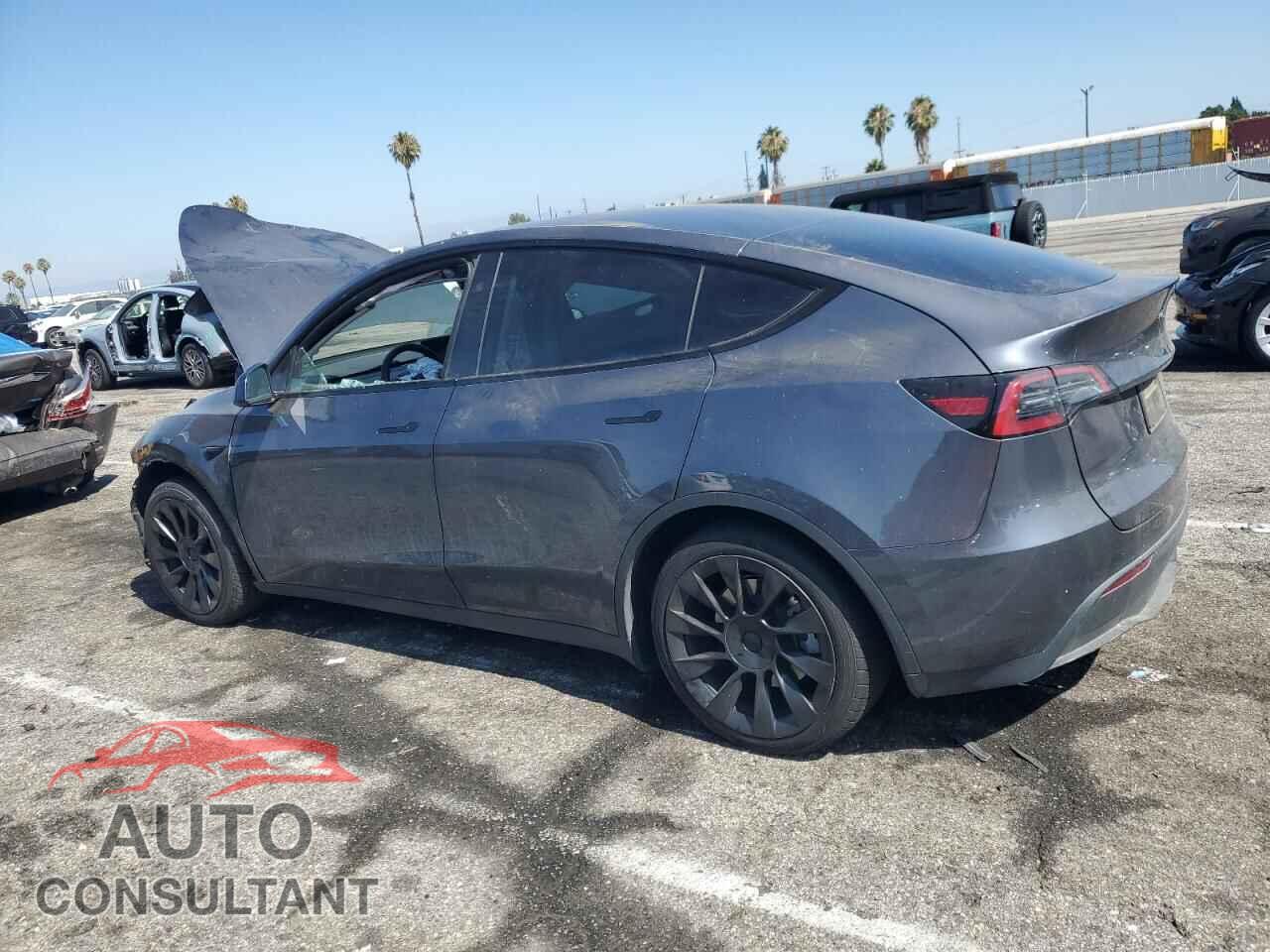 TESLA MODEL Y 2023 - 7SAYGAEEXPF904901