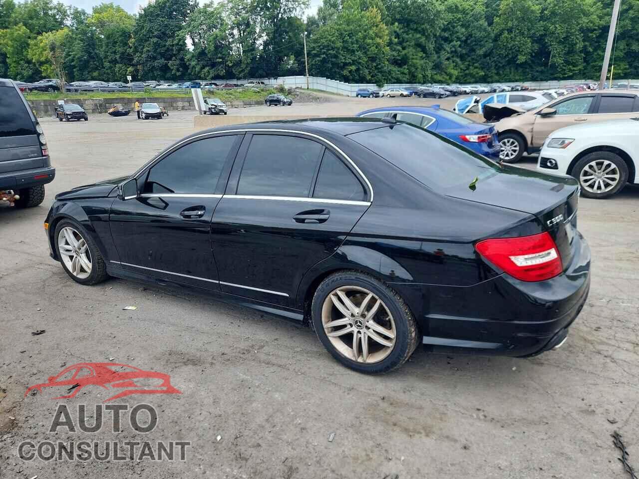 MERCEDES-BENZ C-CLASS 2012 - WDDGF8BB0CA612603