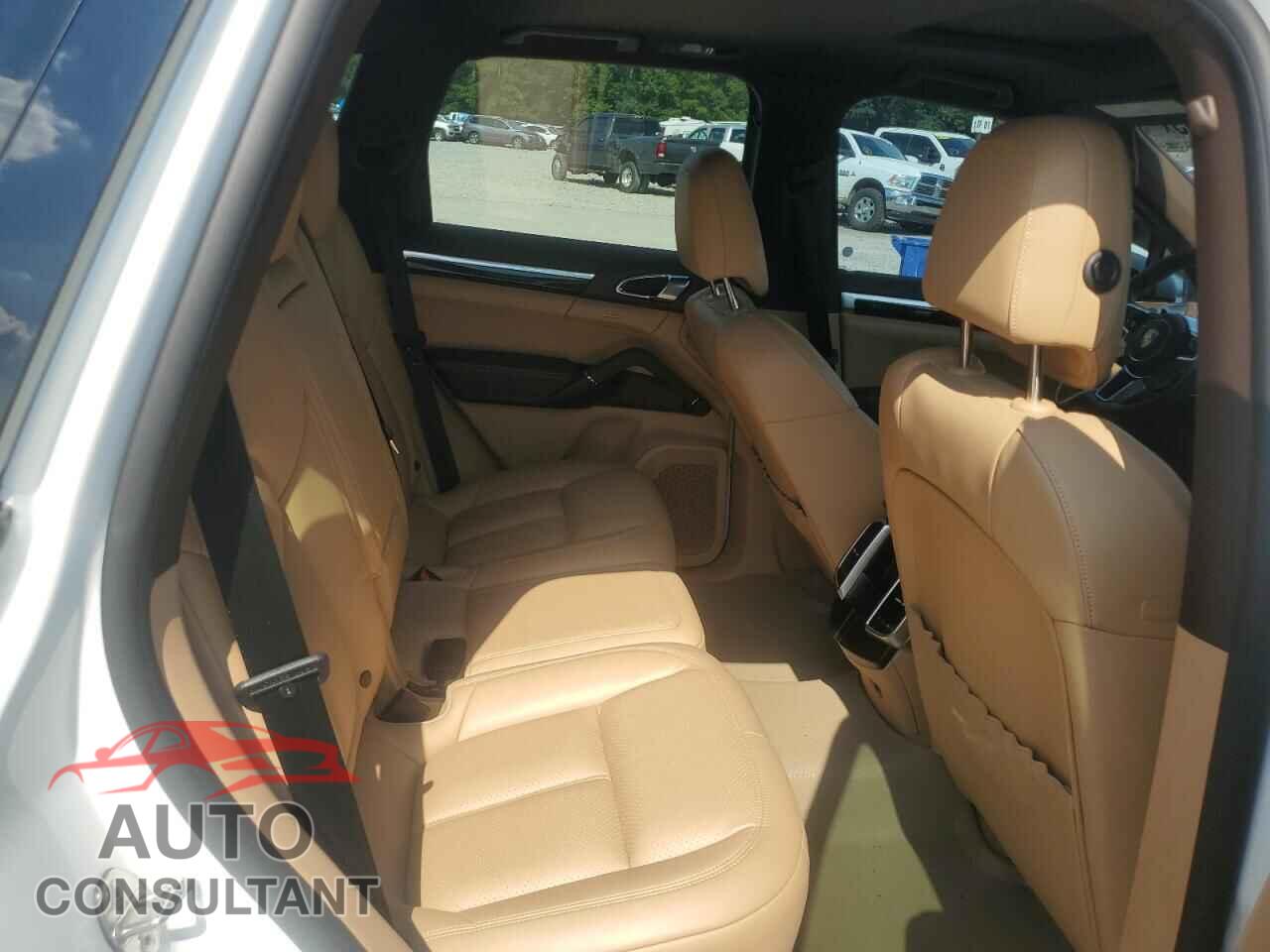 PORSCHE CAYENNE 2017 - WP1AA2A29HKA85268