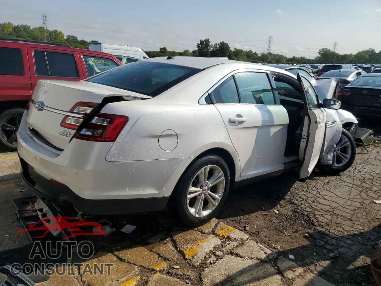 FORD TAURUS 2018 - 1FAHP2E87JG110101