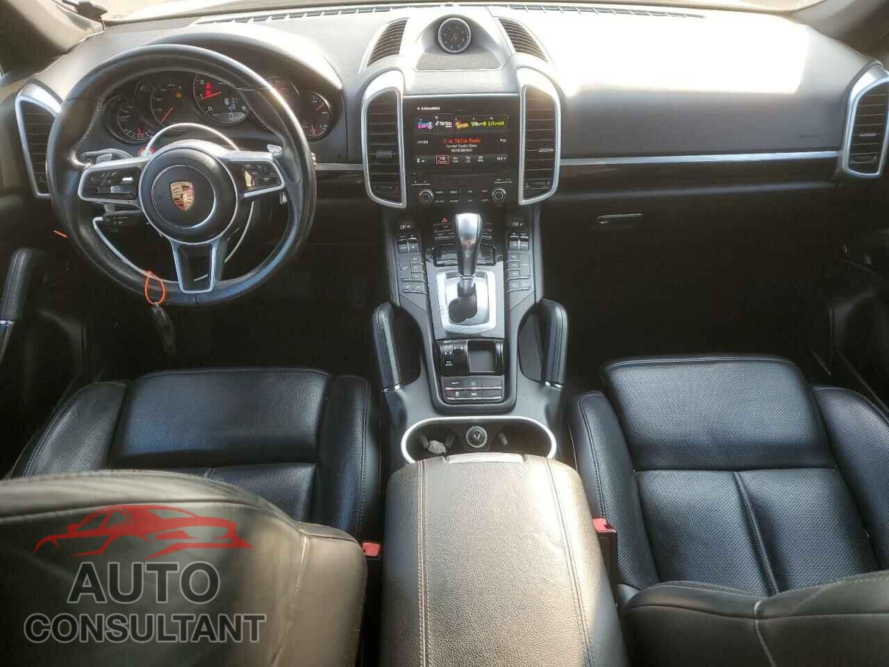 PORSCHE CAYENNE 2017 - WP1AA2A22HKA87394