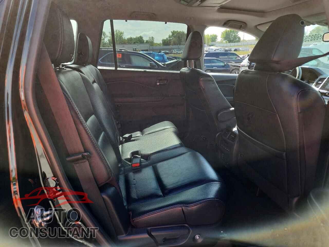 HONDA PILOT 2017 - 5FNYF6H95HB022385